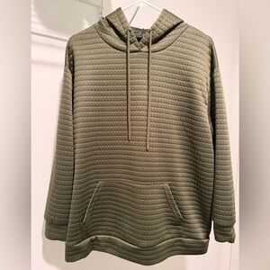 Women’s patterned hooded shirt. Size 1XL.